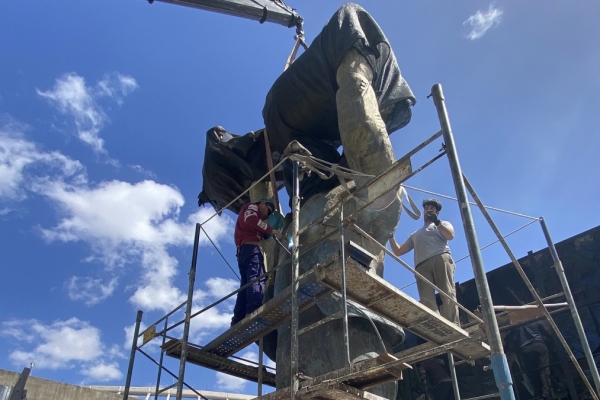 La estatua de Marcelo Gallardo lleg&oacute; al Monumental