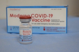 Hospital Materno Infantil realiza vacunaci&oacute;n con Moderna