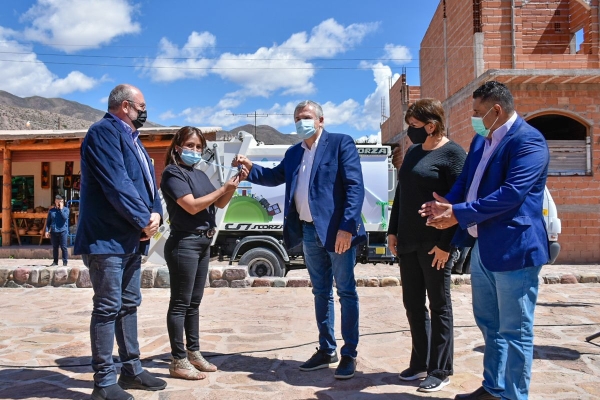 Uqu&iacute;a recibi&oacute; un cami&oacute;n para la recolecci&oacute;n