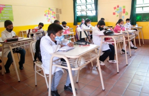 Alumnos de escuela municipal volvieron a las aulas