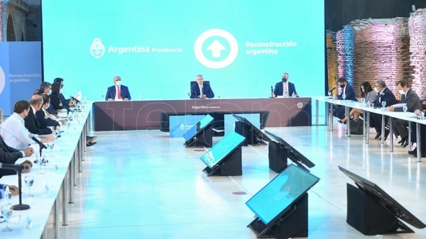 Fern&aacute;ndez: "Ajustar la econom&iacute;a es dejar de crecer"