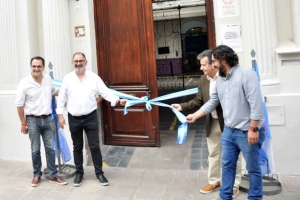Inauguraron la obra de ensanche de vereda y puesta en valor de la fachada de la Facultad de Humanidades y Ciencias Sociales