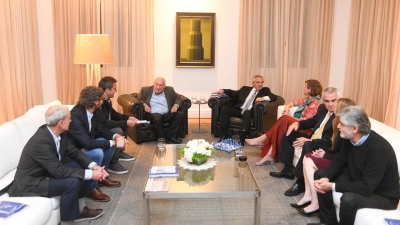 Alberto Fern&aacute;ndez recibi&oacute; a economistas y representantes de la Cepal