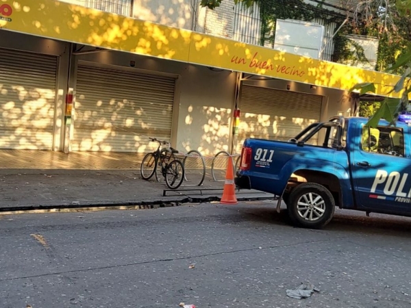 Balean el supermercado de la familia Roccuzzo en Rosario y dejan una nota amenazante para Messi