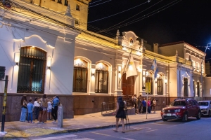 Registro Civil inaugur&oacute; iluminaci&oacute;n de su fachada