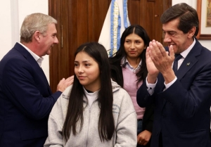 Gobierno de Jujuy otorgó becas a estudiantes de la carrera de Medicina