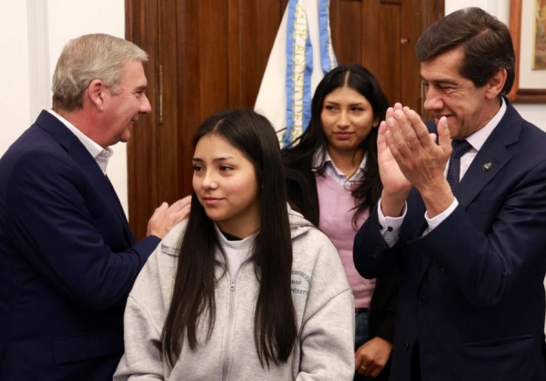 Gobierno de Jujuy otorg&oacute; becas a estudiantes de la carrera de Medicina