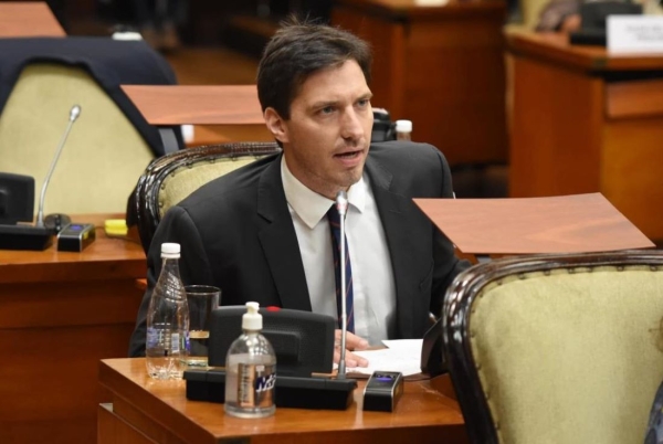 Morone impulsa ley de juicio por jurados
