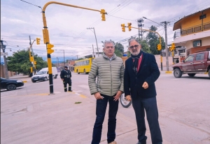 Jorge habilitó un nuevo semáforo en barrio Malvinas