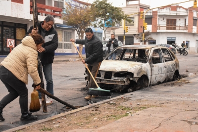 Solidaridad con Gorriti: tras los destrozos, lleg&oacute; ayuda de otros barrios