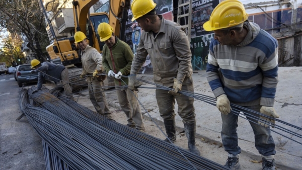 Fuerte rebote de la industria y la construcci&oacute;n alimenta el optimismo del Gobierno