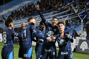 Gimnasia sumó en Salta y mira a todos desde arriba