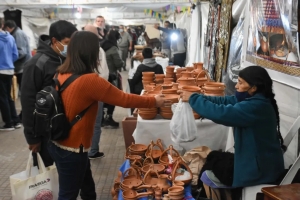 Continua con éxitos la 1° Feria Provincial del Mercado Artesanal