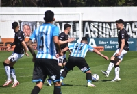 Gimnasia perdi&oacute; la punta, pero sigue dando pelea con la frente en alto