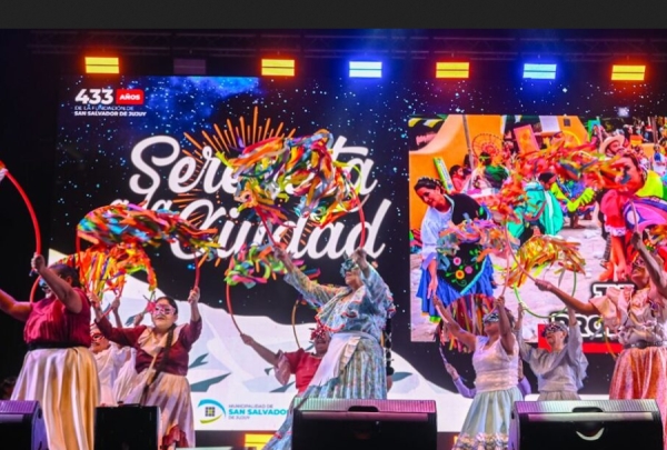 La ciudad celebr&oacute; sus 433 a&ntilde;os con una multitudinaria serenata