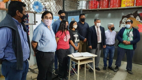 Fuerte apoyo a estudiantes para el desarrollo de m&aacute;quinas recicladoras