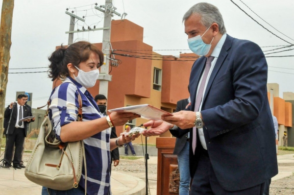 Morales entreg&oacute; 96 viviendas en Palpal&aacute;