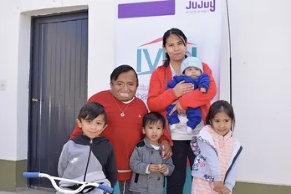 En Monterrico el IVUJ entreg&oacute; una vivienda recuperada