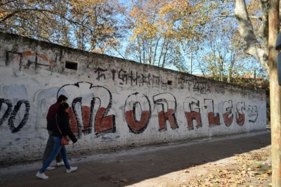 Tras su paso por La Plata, aparecieron pintadas con el nombre de "Morales 2023"