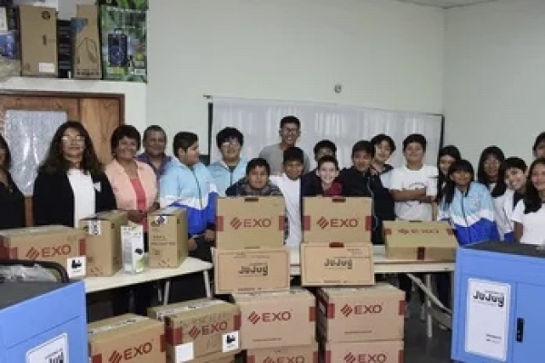 Entregaron PC de escritorio a escuelas