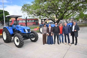 La Municipalidad incorporó cuatro nuevos tractores para fortalecer el mantenimiento urbano