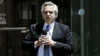 Fern&aacute;ndez dio negativo de coronavirus pero se aislar&aacute;