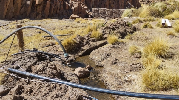 Agua Potable instala una nueva toma de agua en la localidad de Huancar