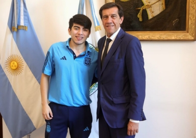 Sadir felicit&oacute; al gamer juje&ntilde;o por su desempe&ntilde;o en las competencias de Esport