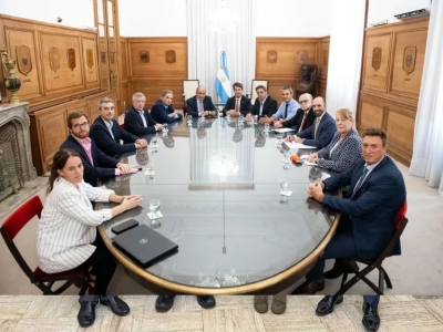 El Gobierno mandar&aacute; el borrador final de la Ley Bases: el piso de Ganancias ser&aacute; de $1,8 millones