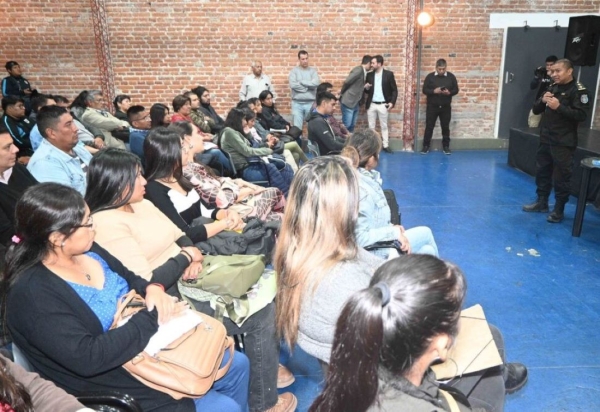 Pirotecnia lum&iacute;nica. Vendedores se capacitaron en el uso responsabl