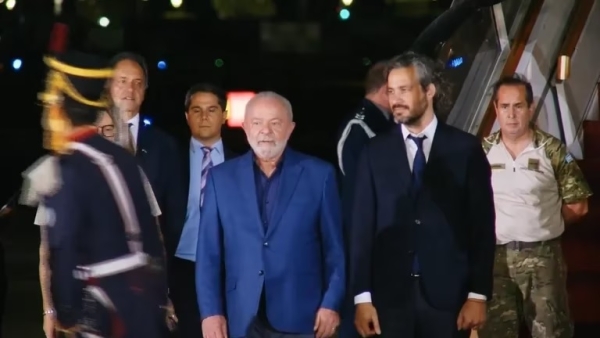 Llegó Lula da Silva a la Argentina para relanzar la relación bilateral y participar de la Cumbre de la CELAC