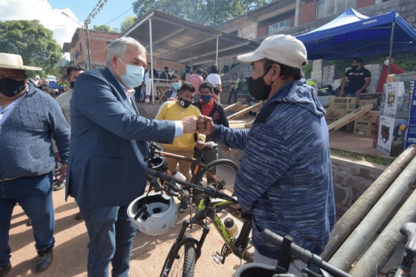 Productores y productoras de las Yungas reciben equipamiento