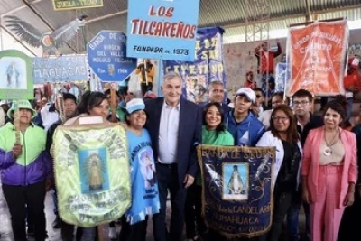 Gerardo Morales entreg&oacute; subsidios, v&iacute;veres y pasajes para el traslado de las bandas de sikuris