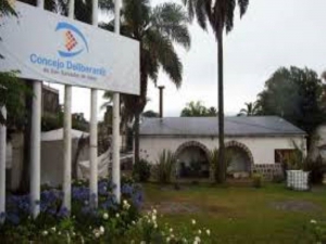 Concejales del PJ rechazaron decreto educativo del gobierno