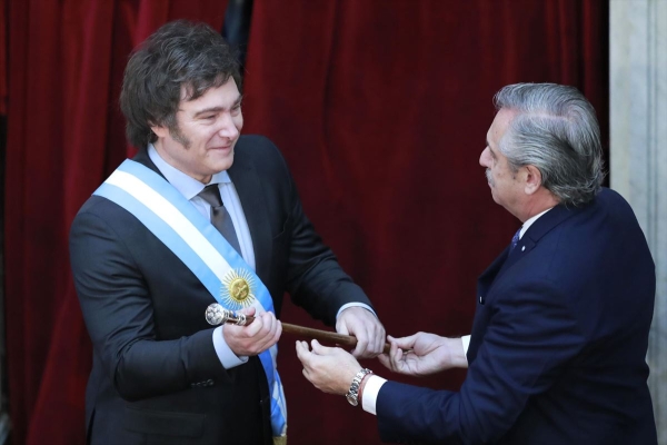 Milei asumi&oacute; entre gritos de "libertad" y silencio ante la Asamblea Legislativa