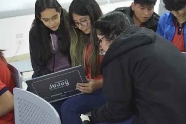 Capacitaci&oacute;n a estudiantes de la Escuela T&eacute;cnica N&deg; 1 "General Savio" en el Uso de Aulas Digitales M&oacute;viles del PROMACE