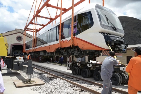 El Tren Solar de la Quebrada fue colocado sobre las v&iacute;as
