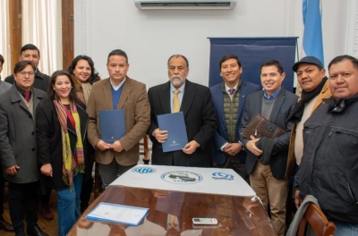 Operaci&oacute;n de maquinaria pesada. Gobierno y Vialidad firmaron convenio