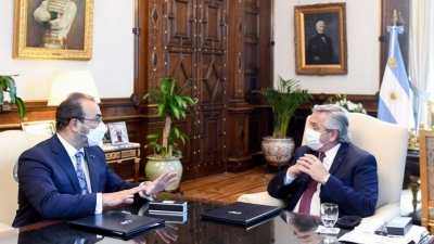 Fern&aacute;ndez y el titular de CAF acordaron un financiamiento por 2.670 millones de d&oacute;lares