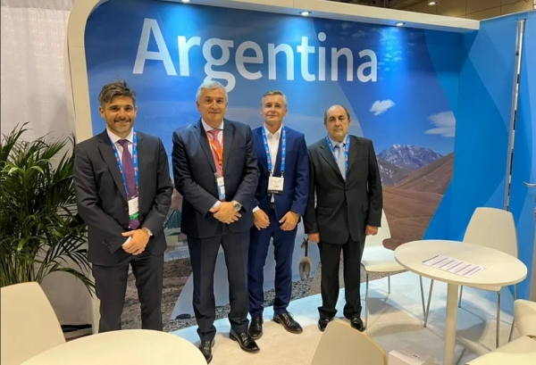Morales expone el potencial minero en Canad&aacute;