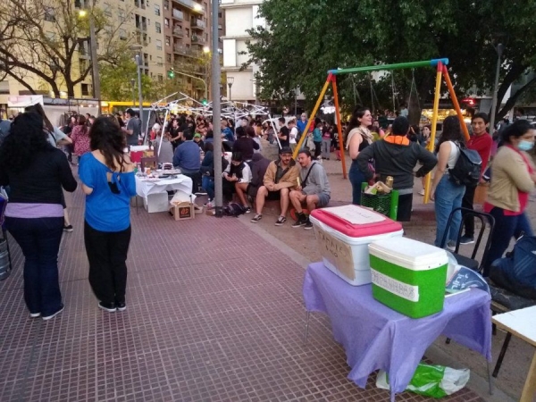 Gastron&oacute;mica y de artesan&iacute;as junto a la casa de la Rioja en C&oacute;rdoba