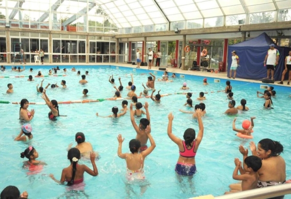 Piletas municipales gratuitas y actividades recreativas