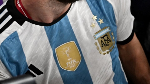 Agotada en horas la camiseta de la Selecci&oacute;n con las tres estrellas y el parche de campe&oacute;n