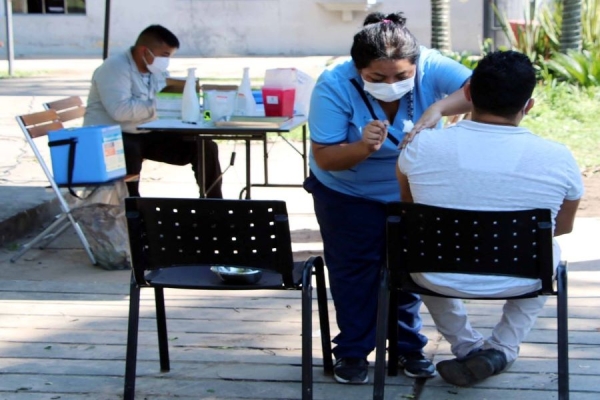 Vacunaci&oacute;n en municipio Capitalino