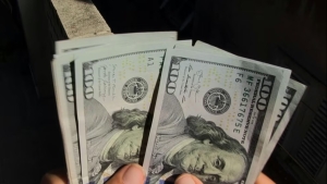 Qu&eacute; se espera para el d&oacute;lar en mayo: fuertes liquidaciones y el piso de la banda en la mira