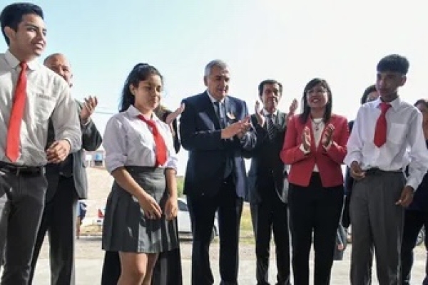Con la inauguraci&oacute;n del Colegio Secundario N&deg; 41, Morales inici&oacute; el ciclo lectivo del secundario