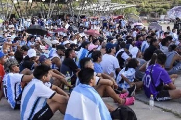 Ciudad Cultural se viste de celeste y blanca para alentar a la Selecci&oacute;n