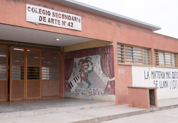 Educaci&oacute;n ratifica avances institucionales en el Secundario N&deg; 42