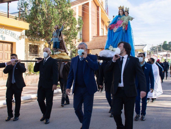 El Gobernador acompa&ntilde;&oacute; al pueblo de Fraile Pintado en su d&iacute;a