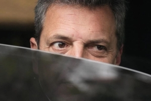 El fantasma de Massa y los reproches a Toto Caputo, detrás de la renuncia de Lavagna